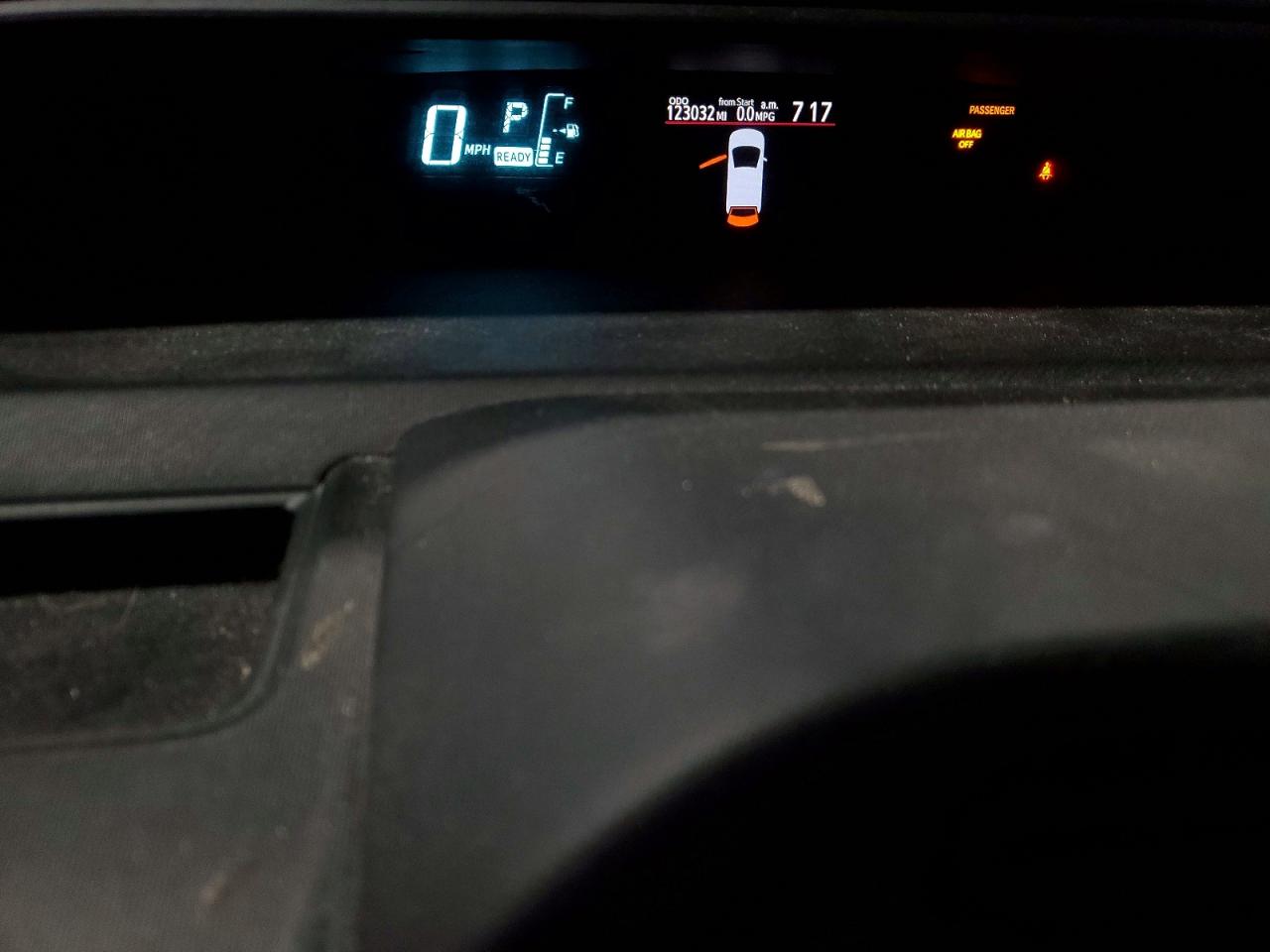 2014 TOYOTA PRIUS C TWO photo 17