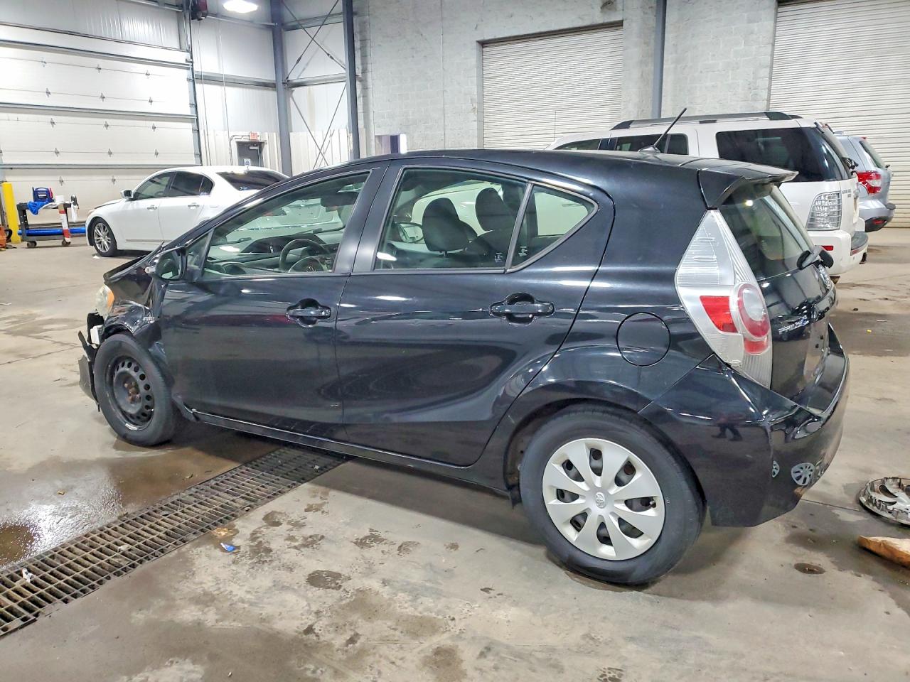 2014 TOYOTA PRIUS C TWO photo 3
