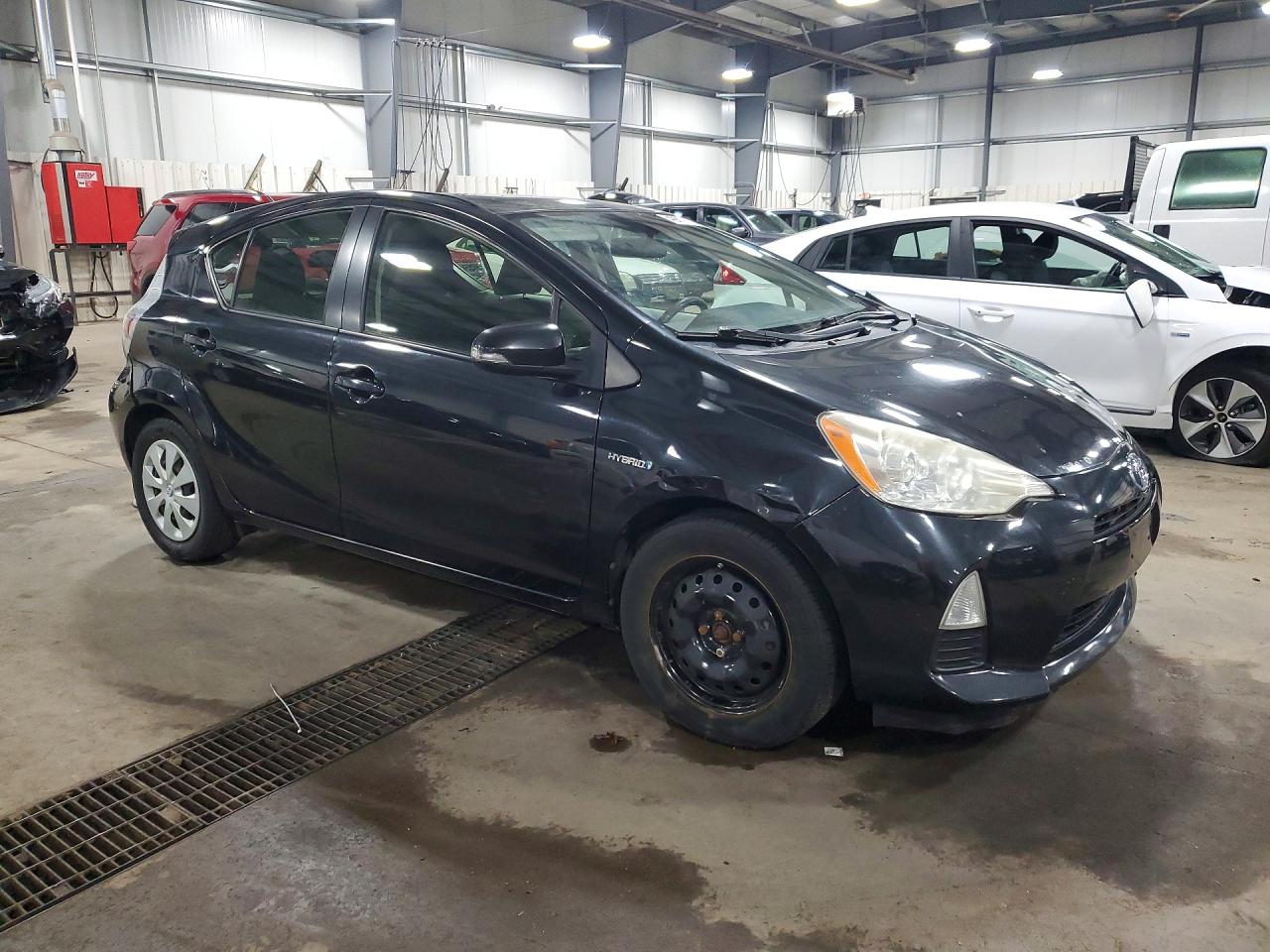 2014 TOYOTA PRIUS C TWO photo 7