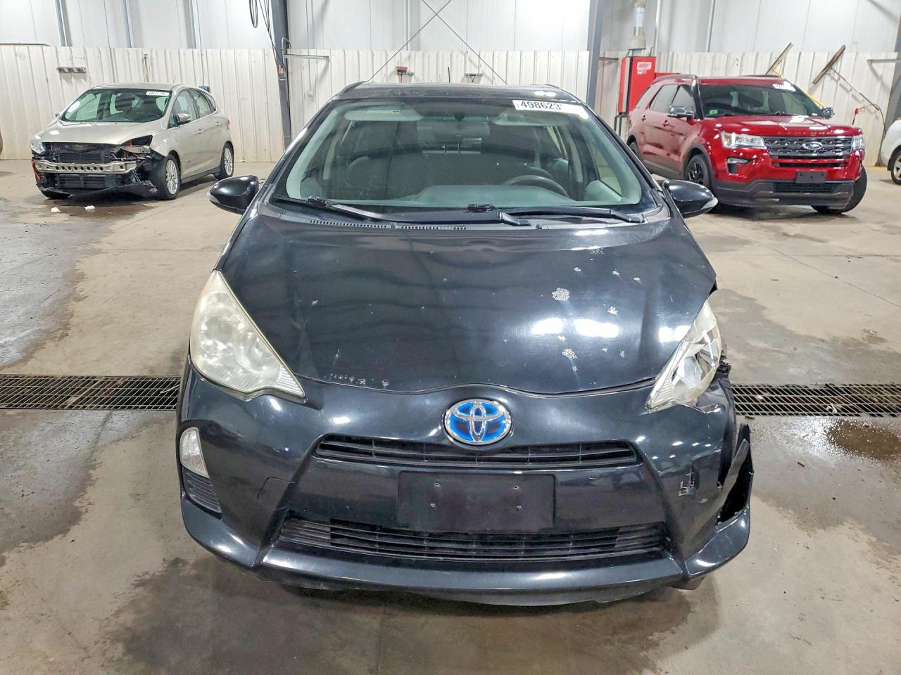 2014 TOYOTA PRIUS C TWO photo 9
