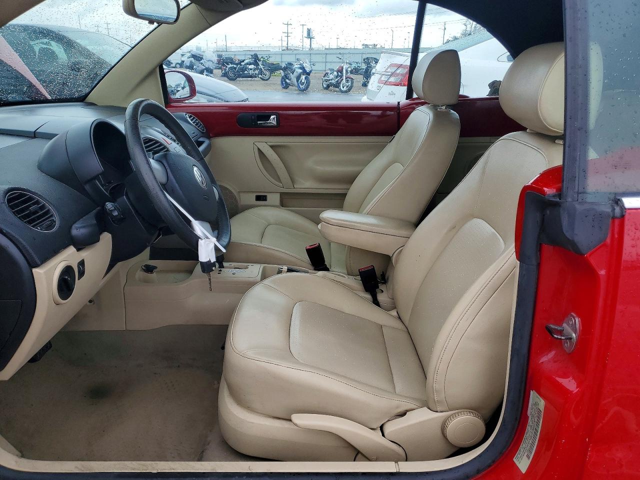 2008 VOLKSWAGEN NEW BEETLE photo 19