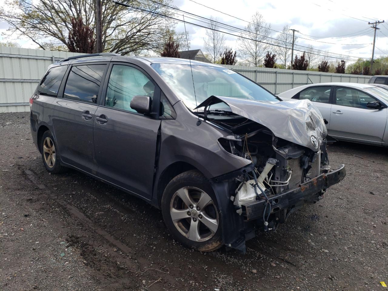 2013 TOYOTA SIENNA LE photo 7