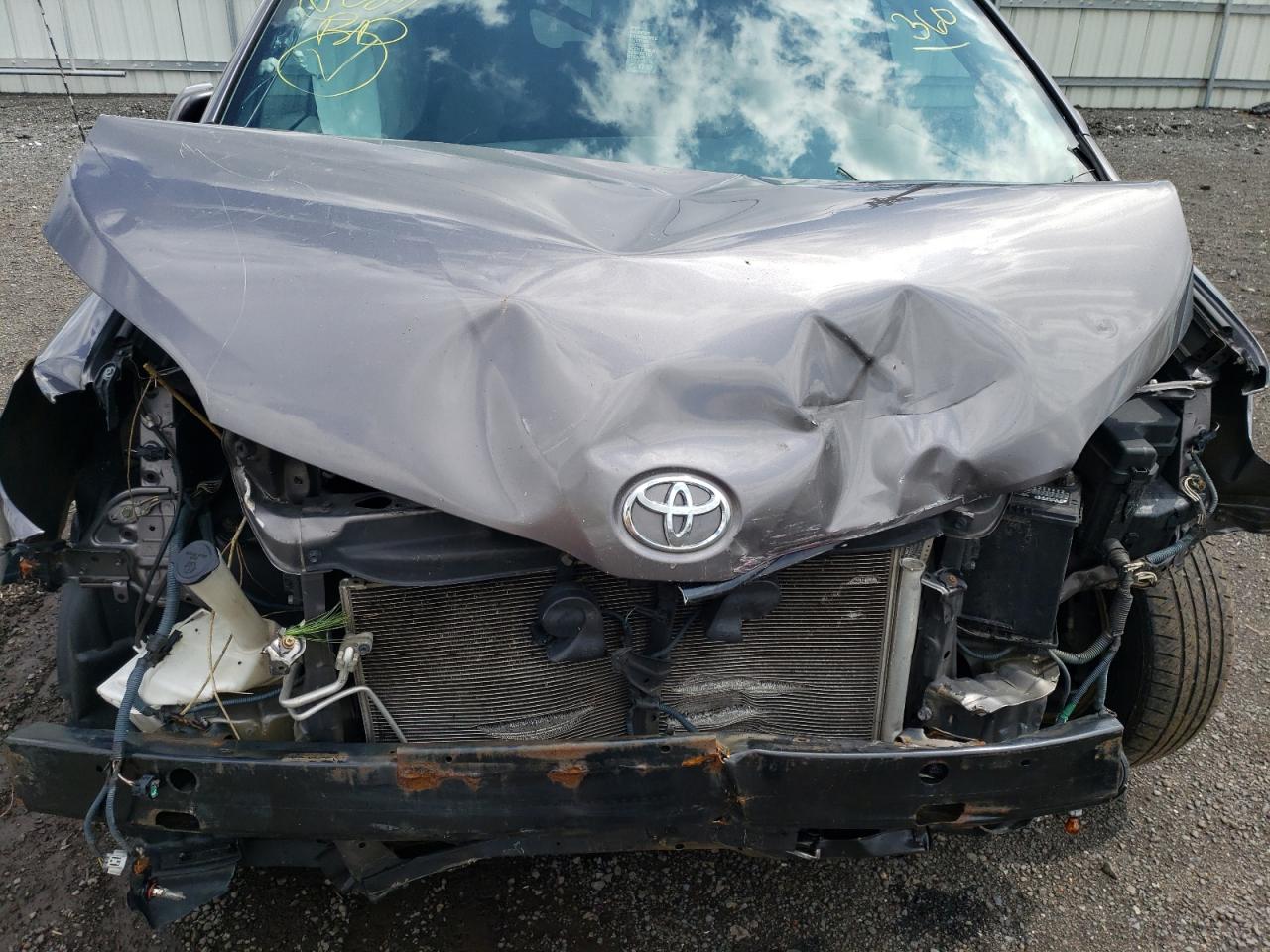 2013 TOYOTA SIENNA LE photo 23