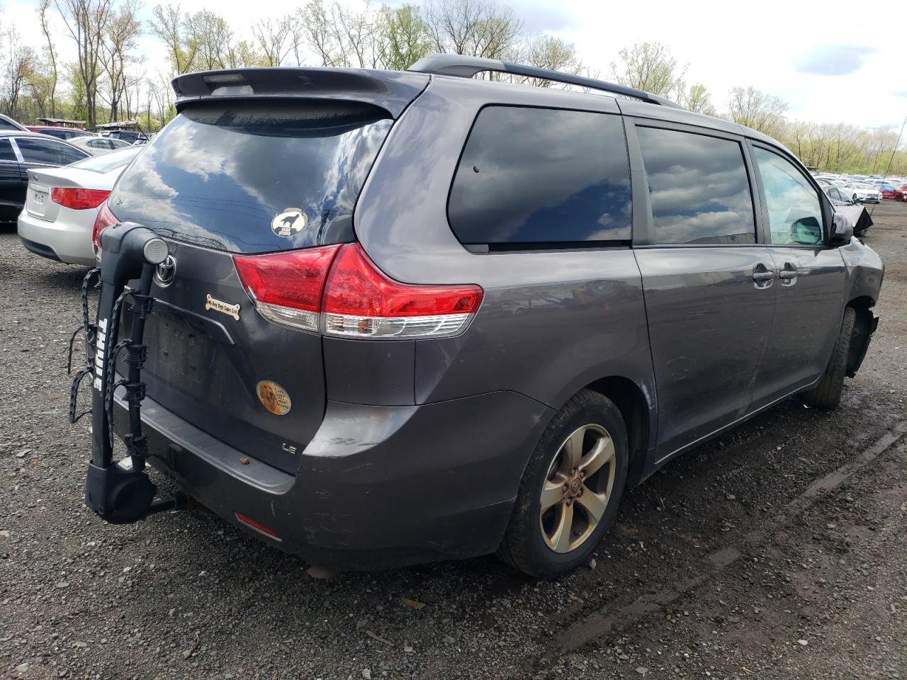 2013 TOYOTA SIENNA LE photo 5