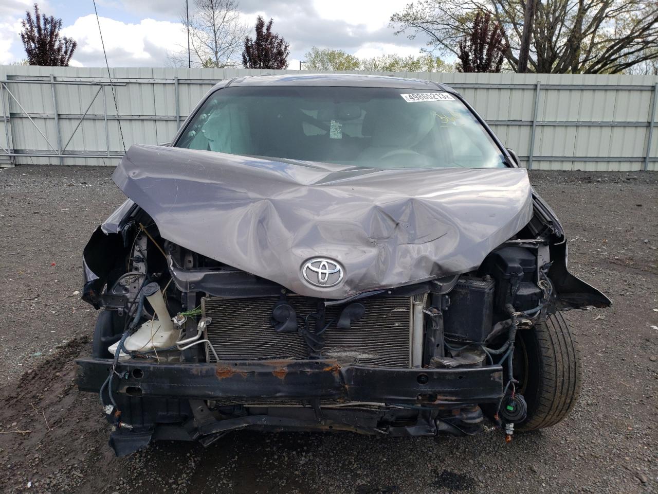 2013 TOYOTA SIENNA LE photo 9