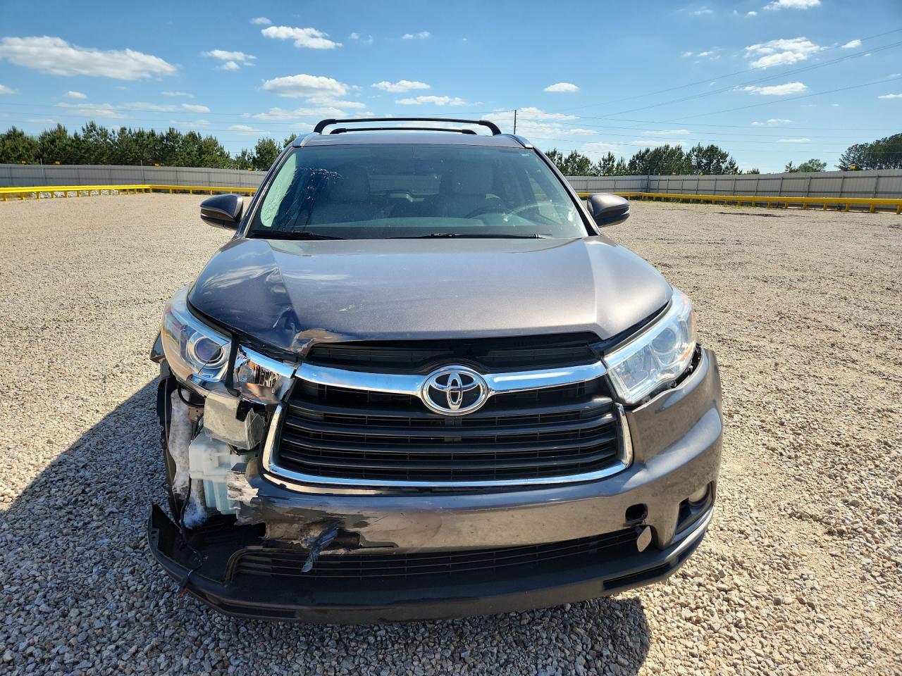 2016 TOYOTA HIGHLANDER XLE photo 9