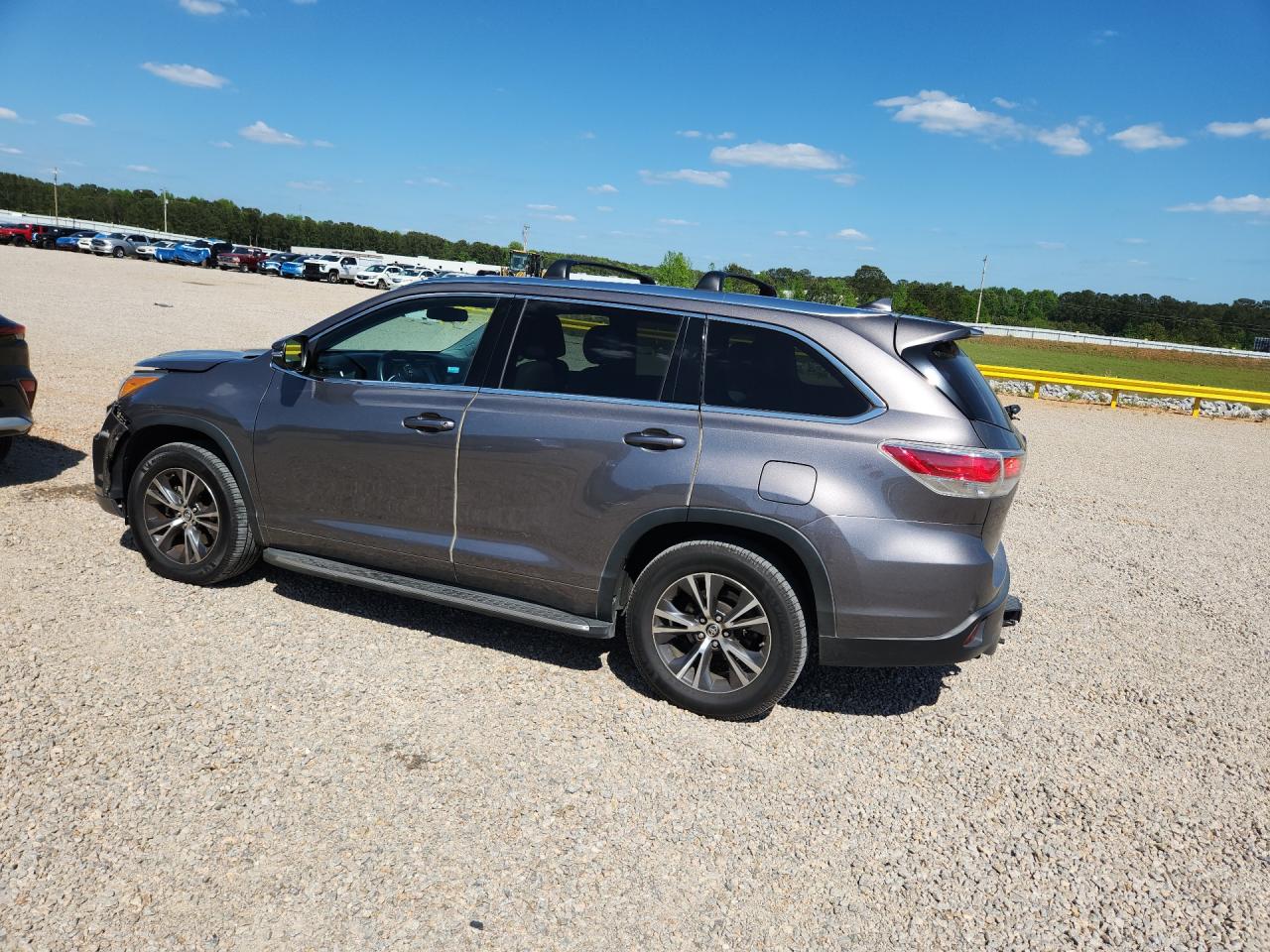 2016 TOYOTA HIGHLANDER XLE photo 3
