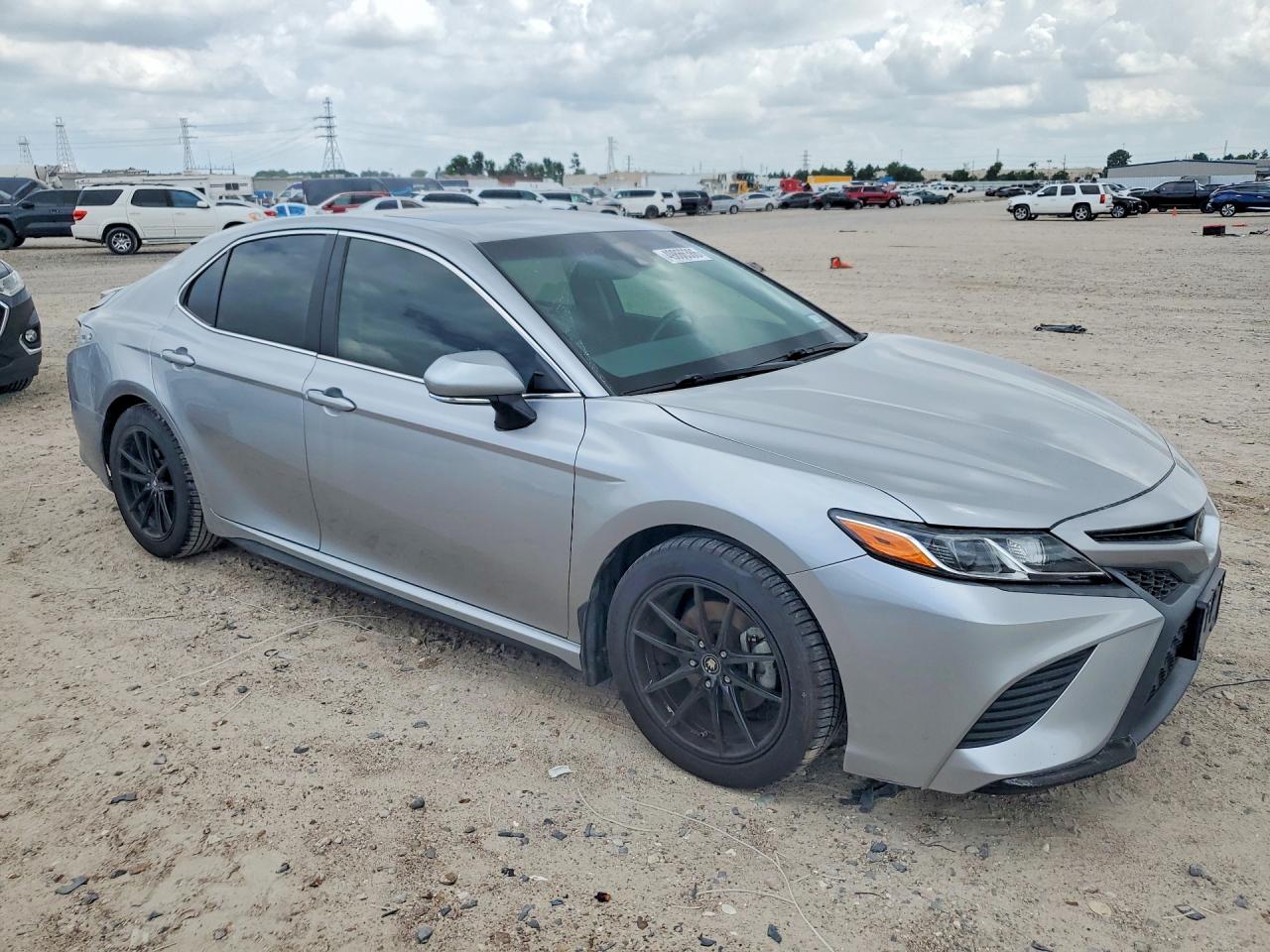 2018 TOYOTA CAMRY SE photo 10