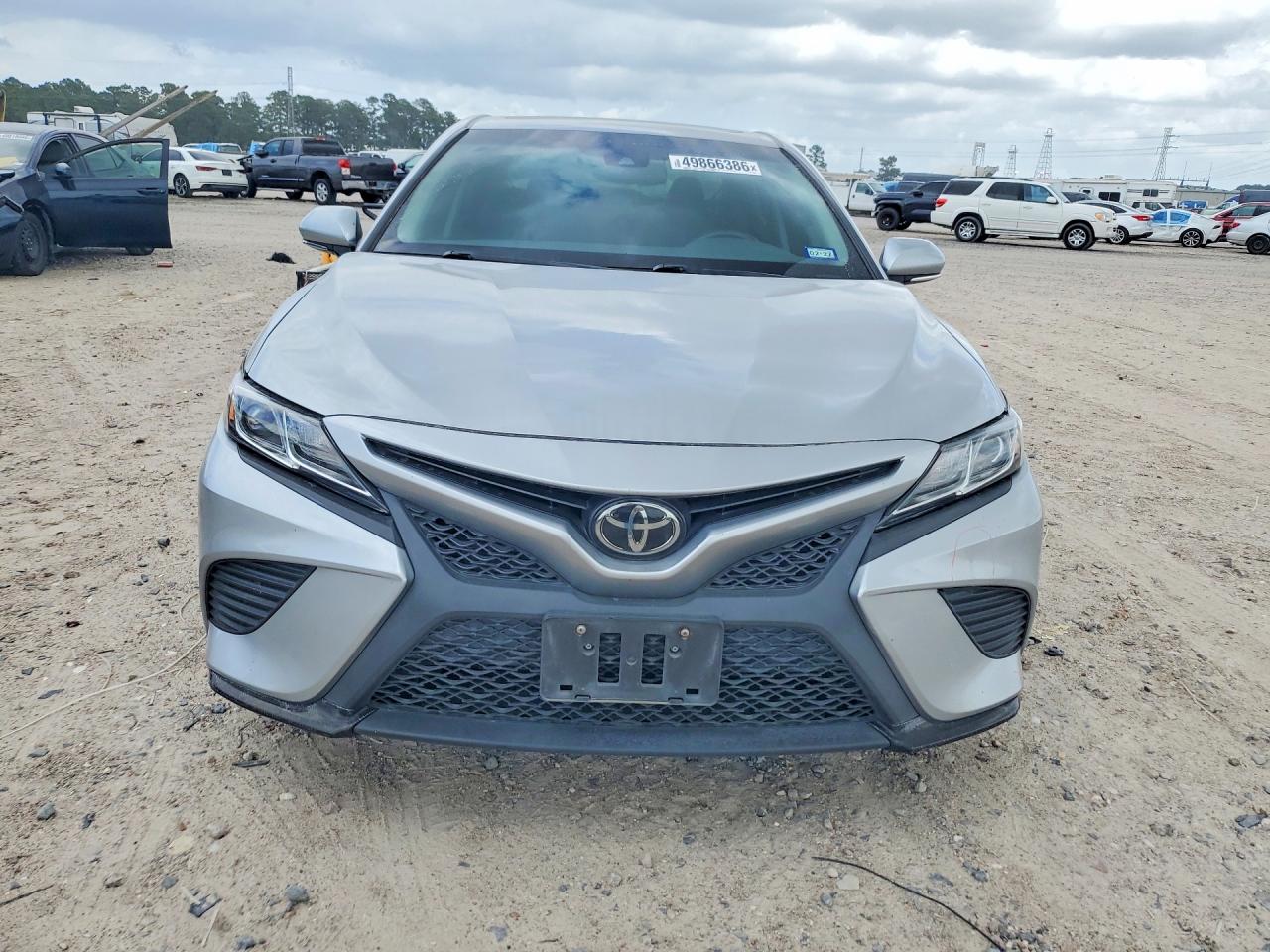 2018 TOYOTA CAMRY SE photo 13