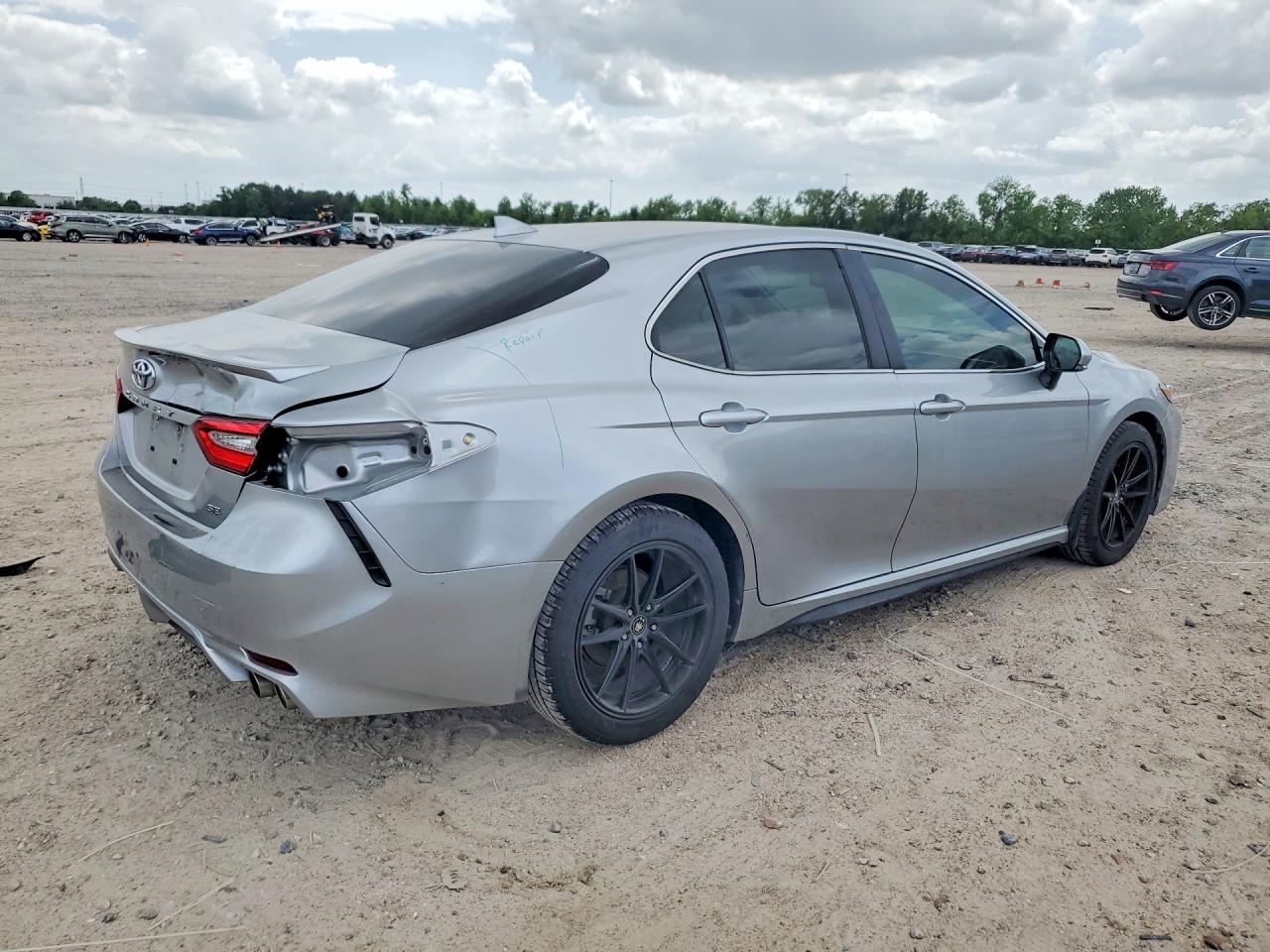 2018 TOYOTA CAMRY SE photo 7