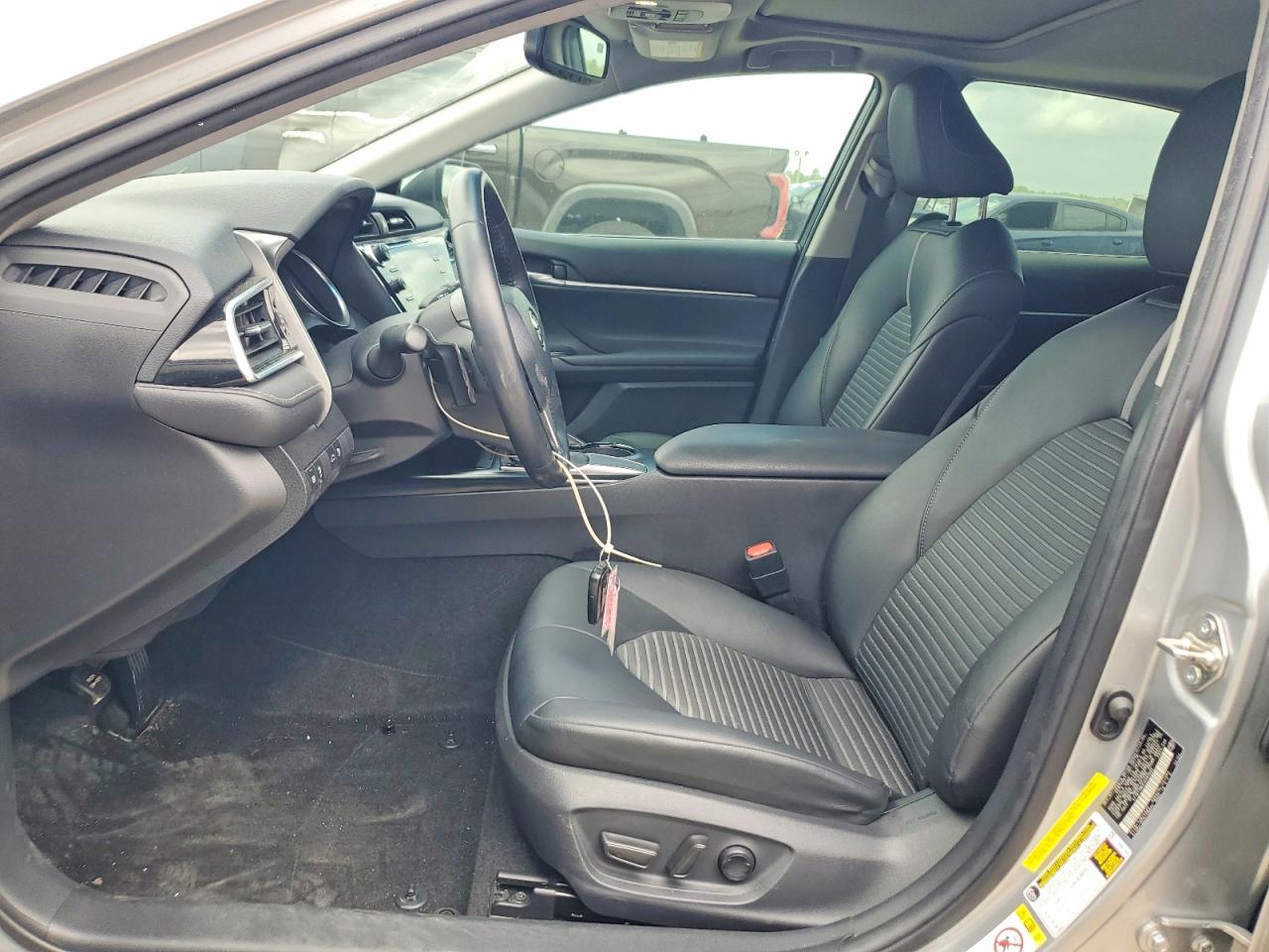 2018 TOYOTA CAMRY SE photo 19