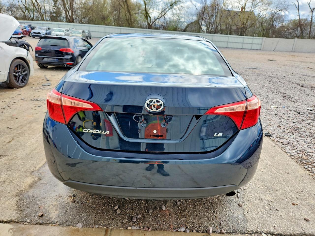 2017 TOYOTA COROLLA LE photo 6