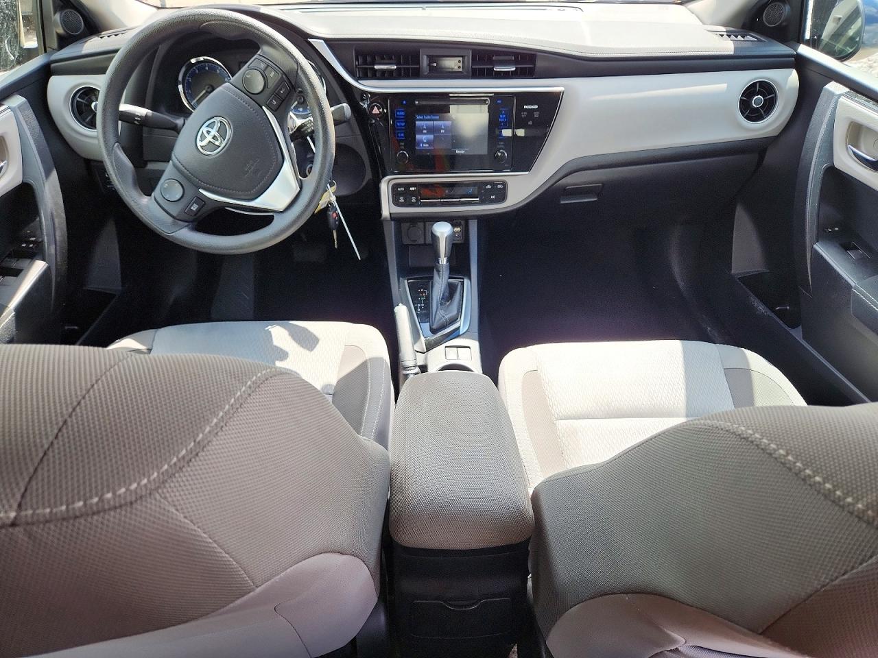 2017 TOYOTA COROLLA LE photo 8