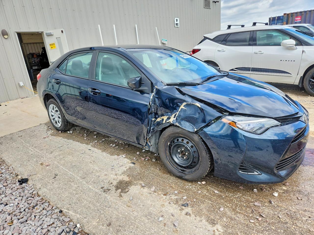 2017 TOYOTA COROLLA LE photo 4