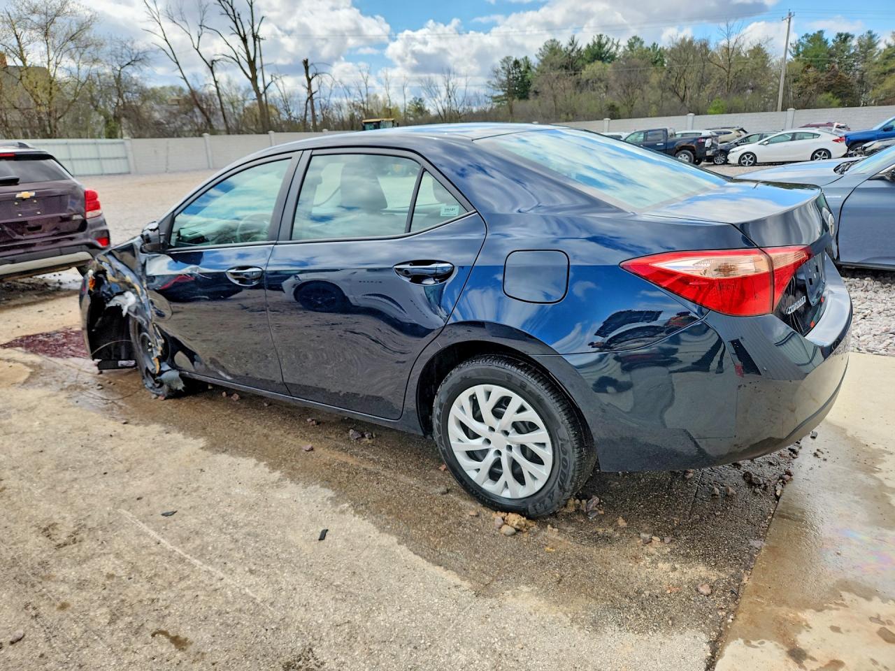 2017 TOYOTA COROLLA LE photo 2