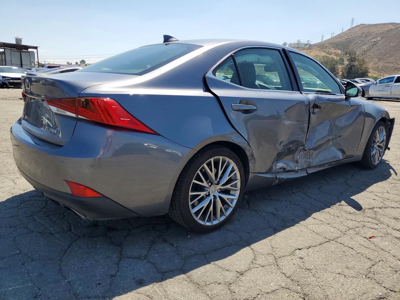 2017 LEXUS IS 200T photo 5