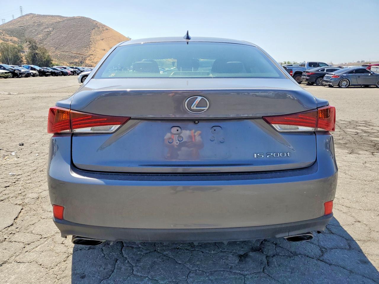 2017 LEXUS IS 200T photo 11