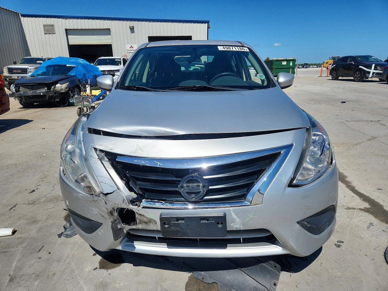 2018 NISSAN VERSA SV photo 9