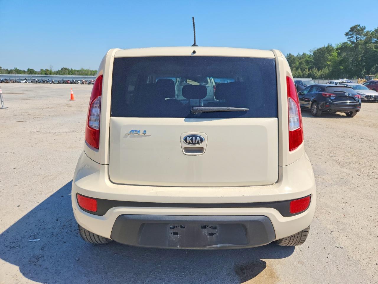 2013 KIA SOUL + photo 16