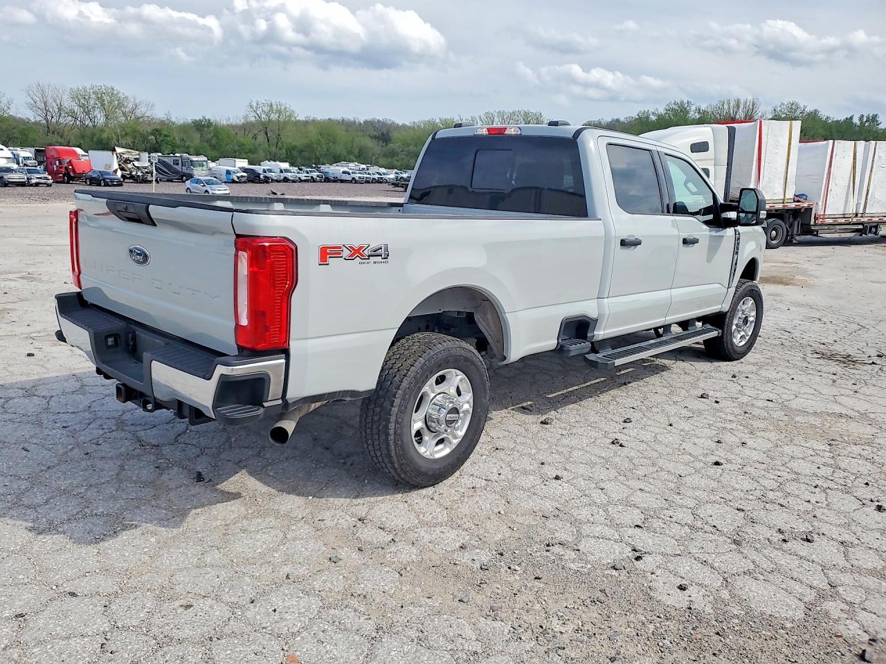 2025 FORD F350 SUPER DUTY photo 3