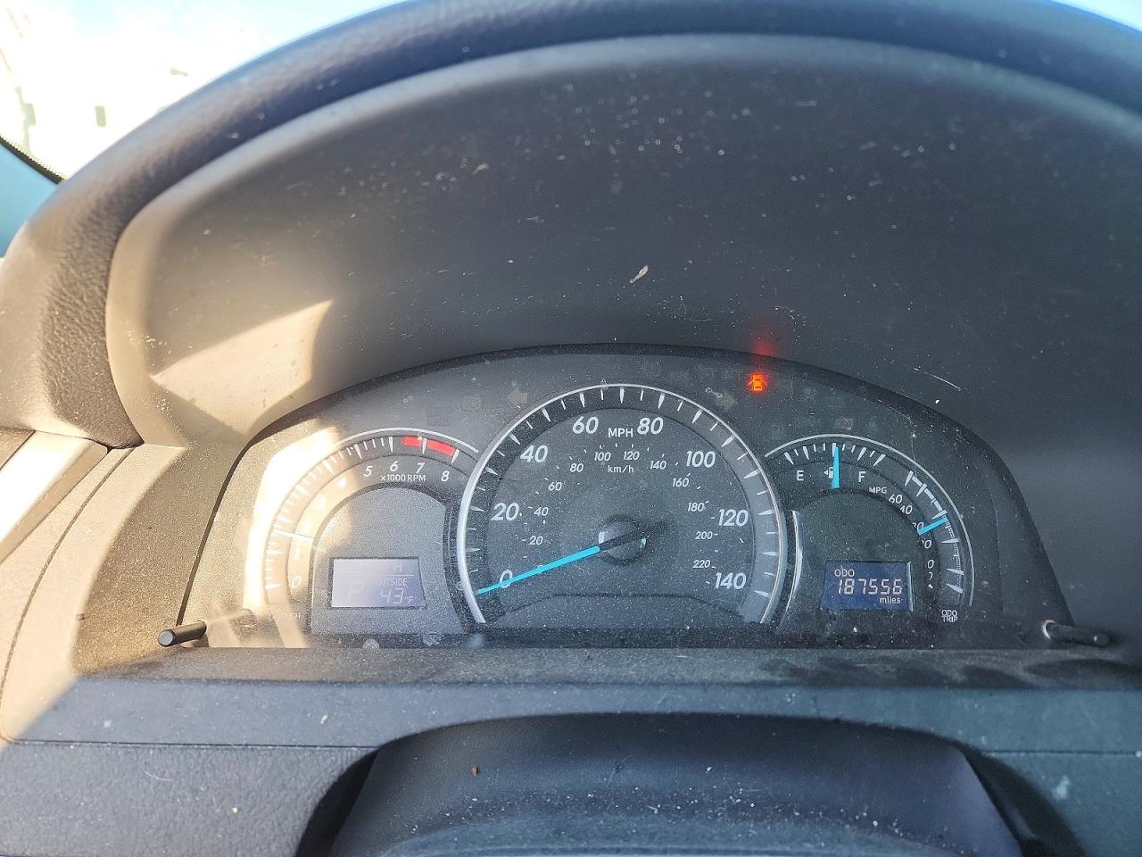 2012 TOYOTA CAMRY LE photo 25
