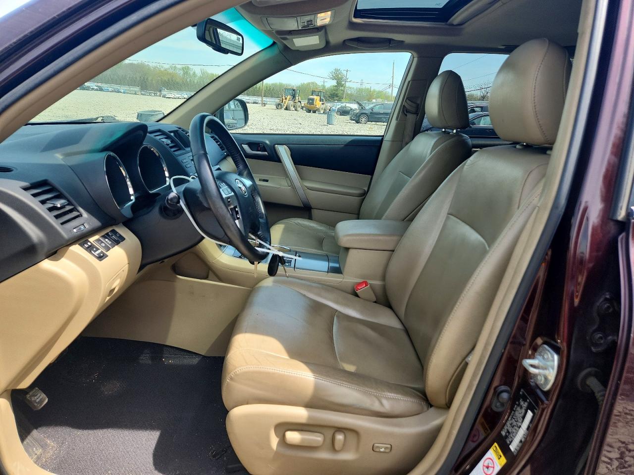2012 TOYOTA HIGHLANDER SE photo 13