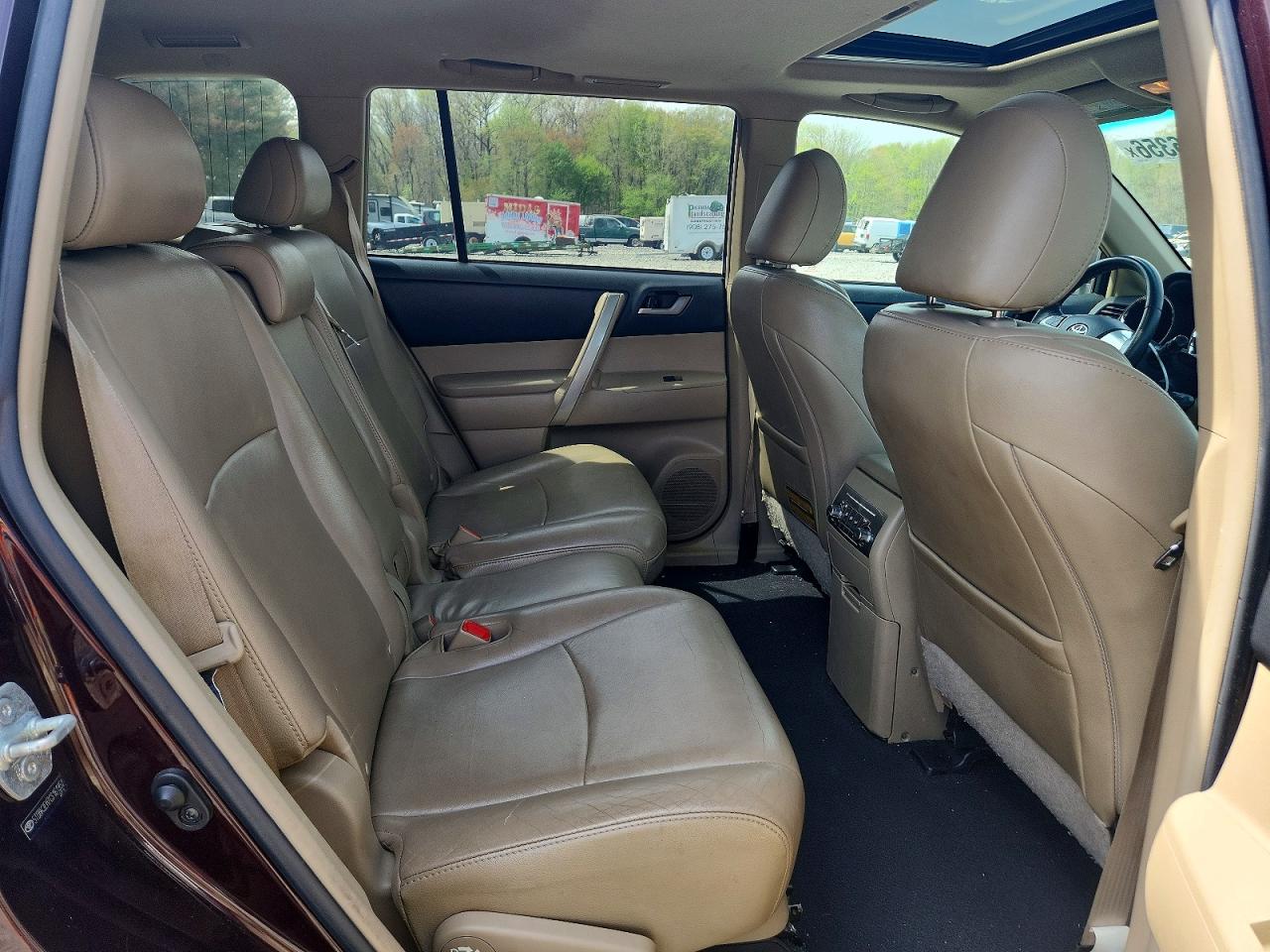 2012 TOYOTA HIGHLANDER SE photo 21