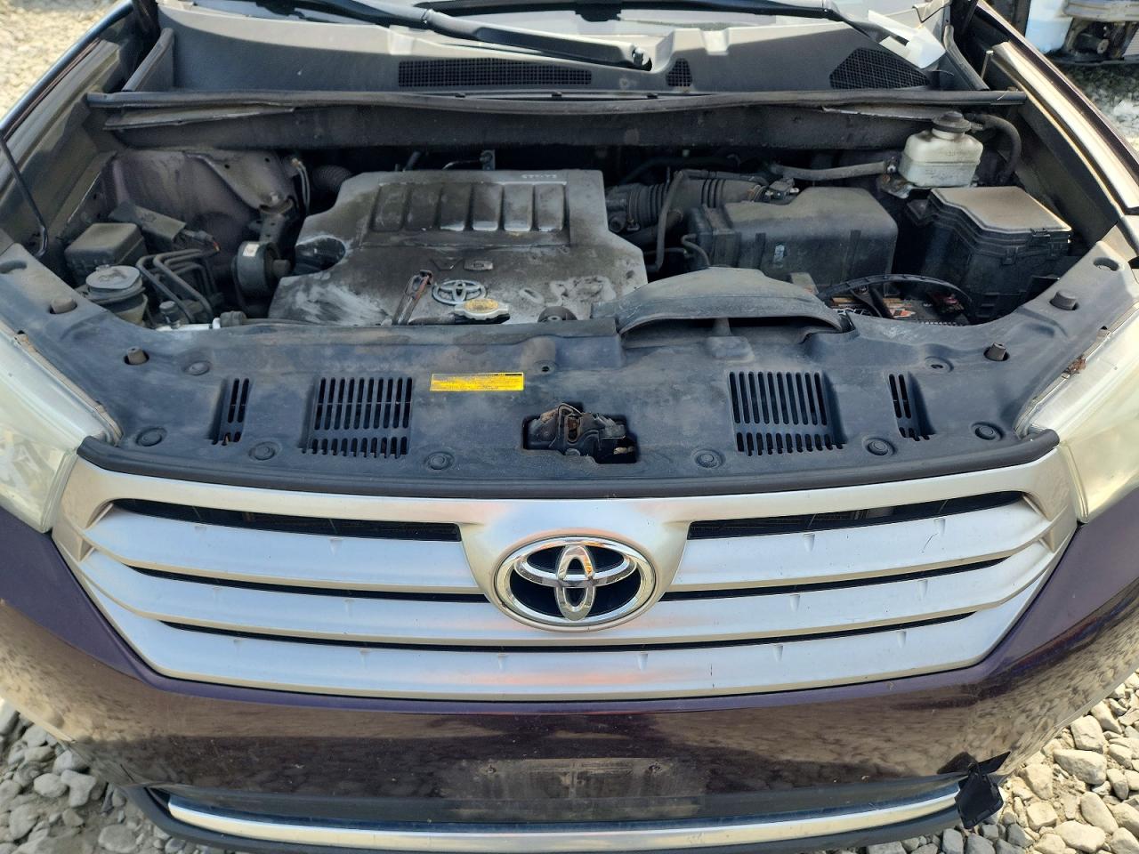 2012 TOYOTA HIGHLANDER SE photo 23
