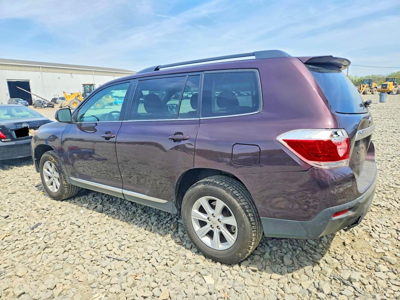 2012 TOYOTA HIGHLANDER SE photo 3