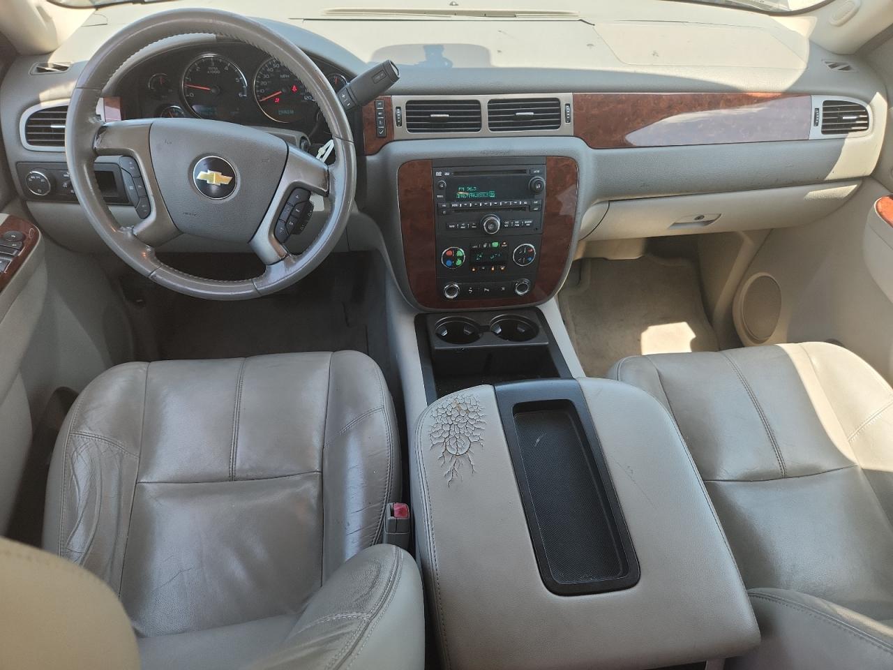 2011 CHEVROLET SUBURBAN C1500 LT photo 15