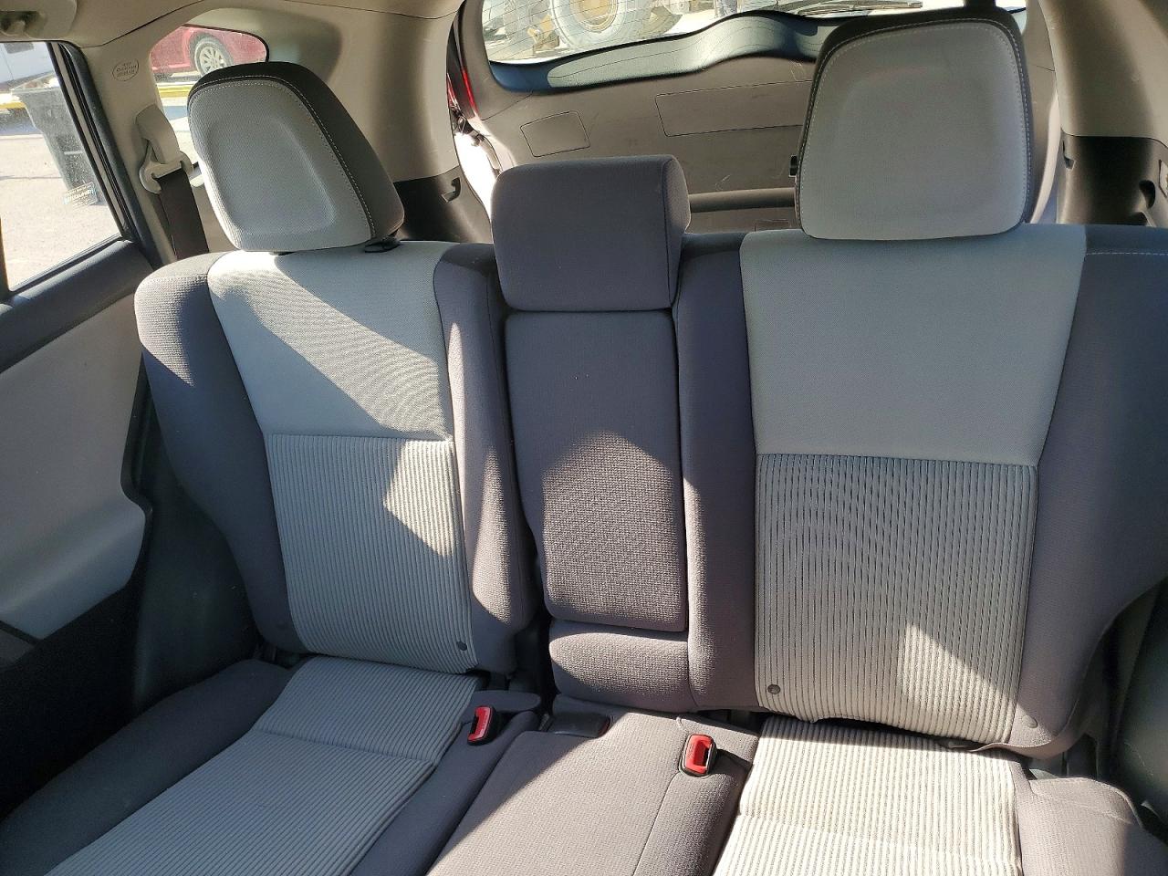 2015 TOYOTA RAV4 XLE photo 19