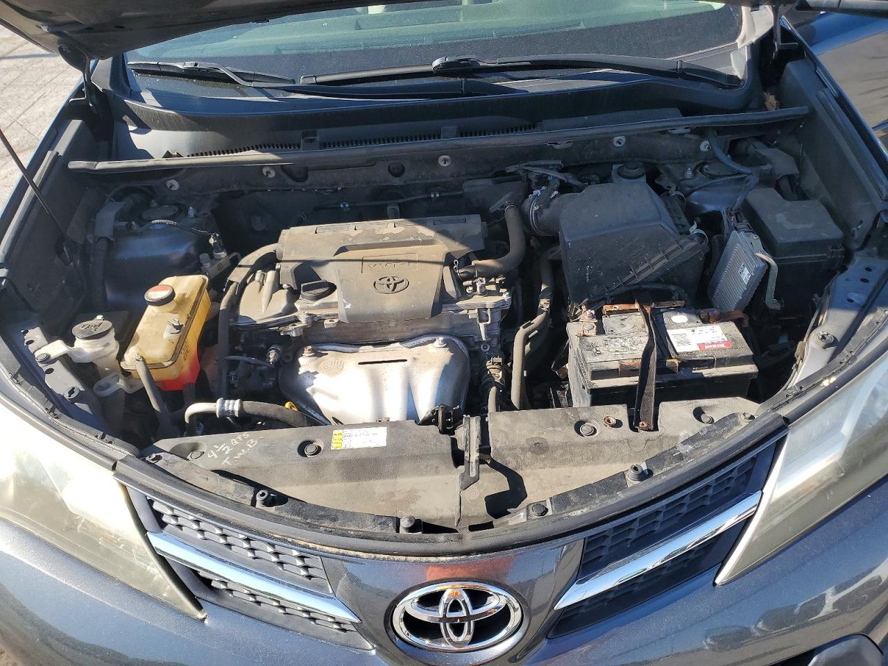 2015 TOYOTA RAV4 XLE photo 23