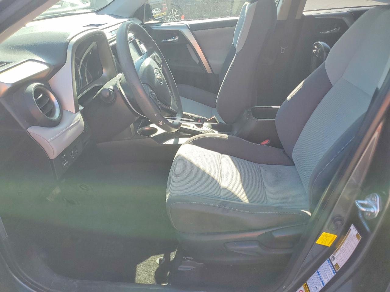 2015 TOYOTA RAV4 XLE photo 13