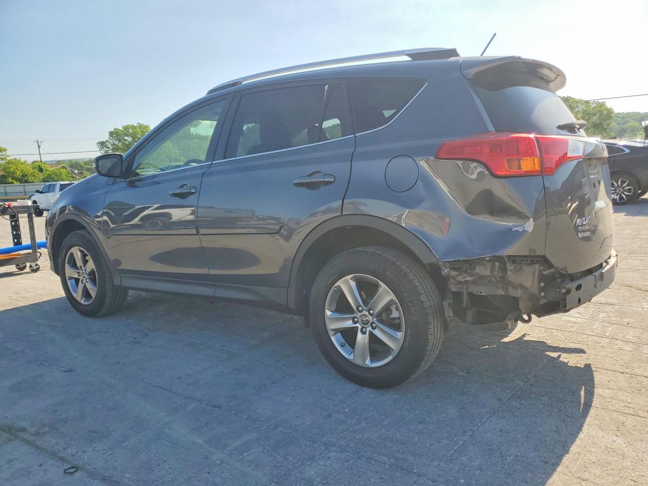 2015 TOYOTA RAV4 XLE photo 3