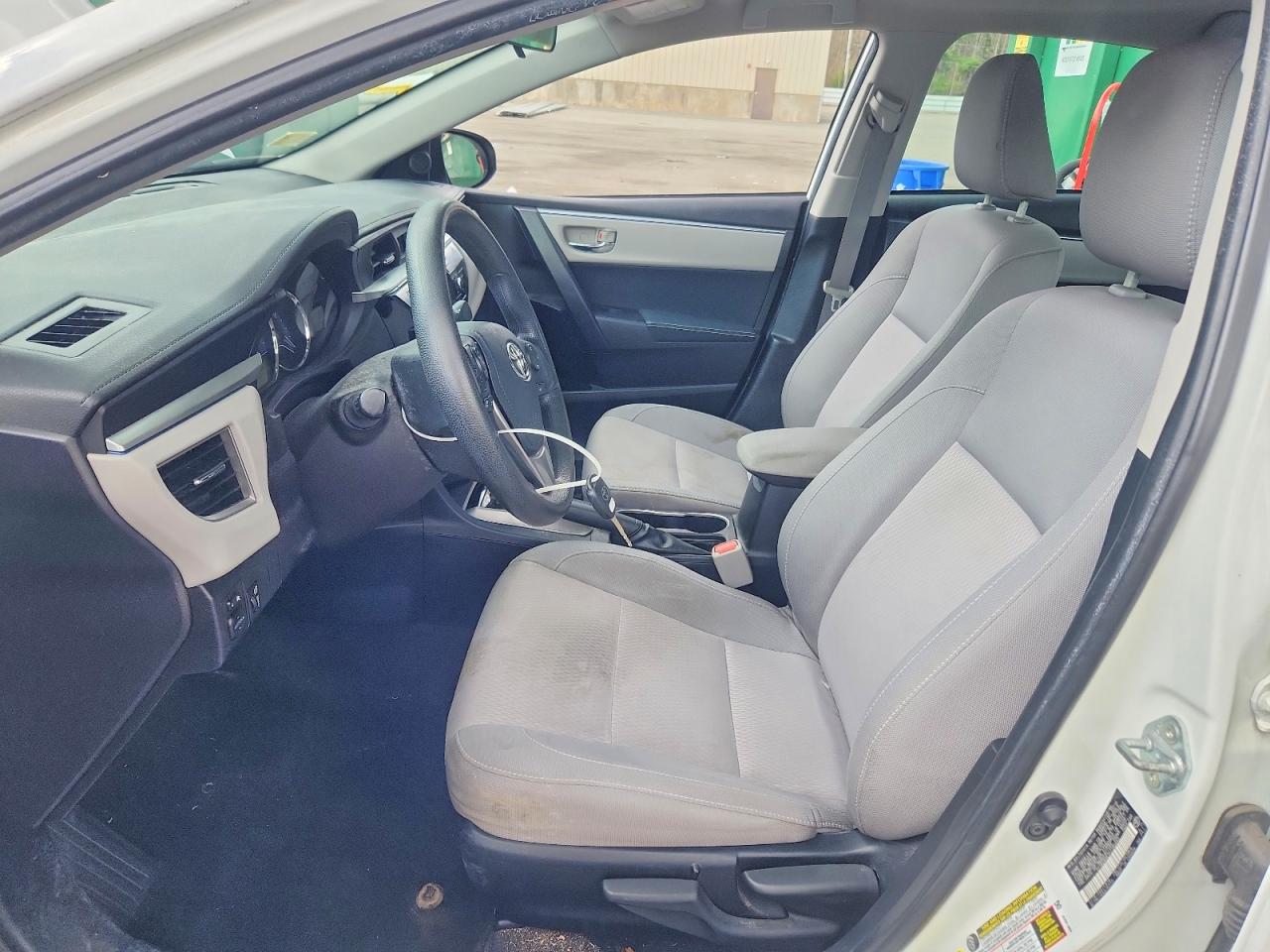 2015 TOYOTA COROLLA LE photo 19