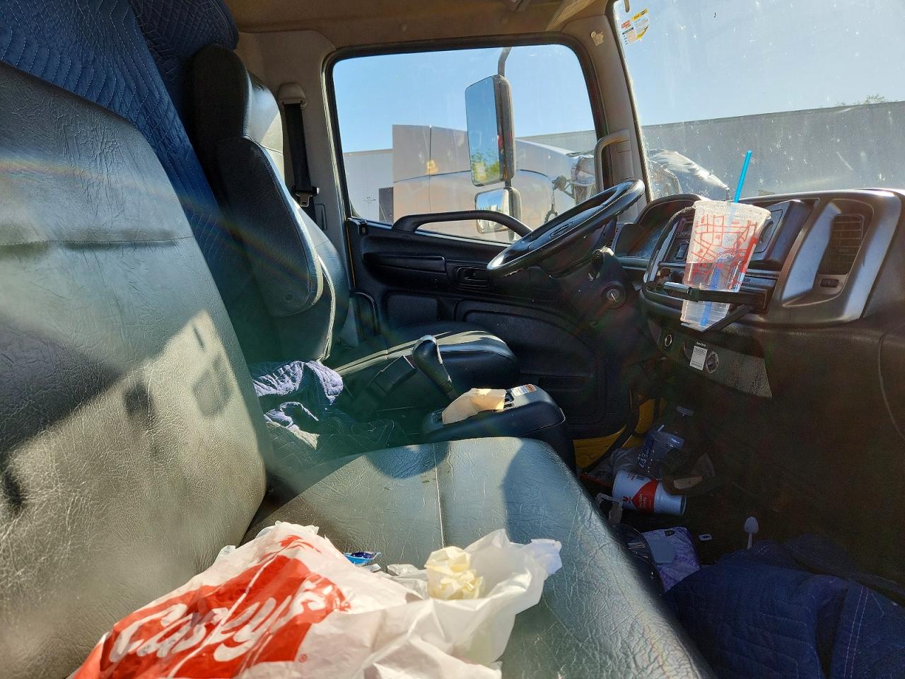 2019 HINO 258/268 BOX TRUCK photo 9