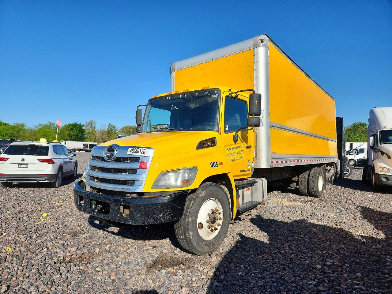 2019 HINO 258/268 BOX TRUCK photo 3