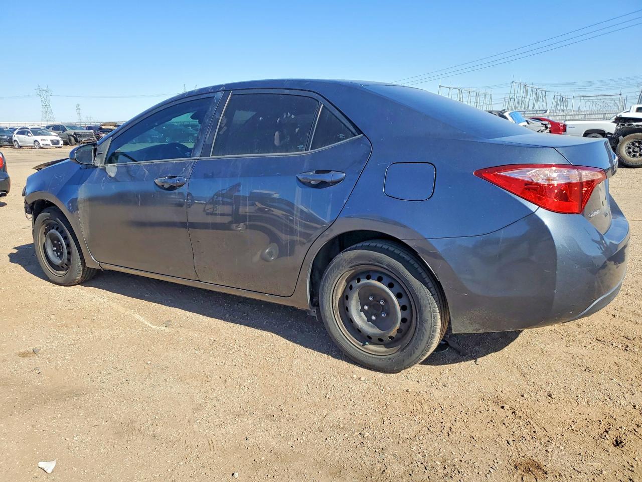 2018 TOYOTA COROLLA LE photo 3
