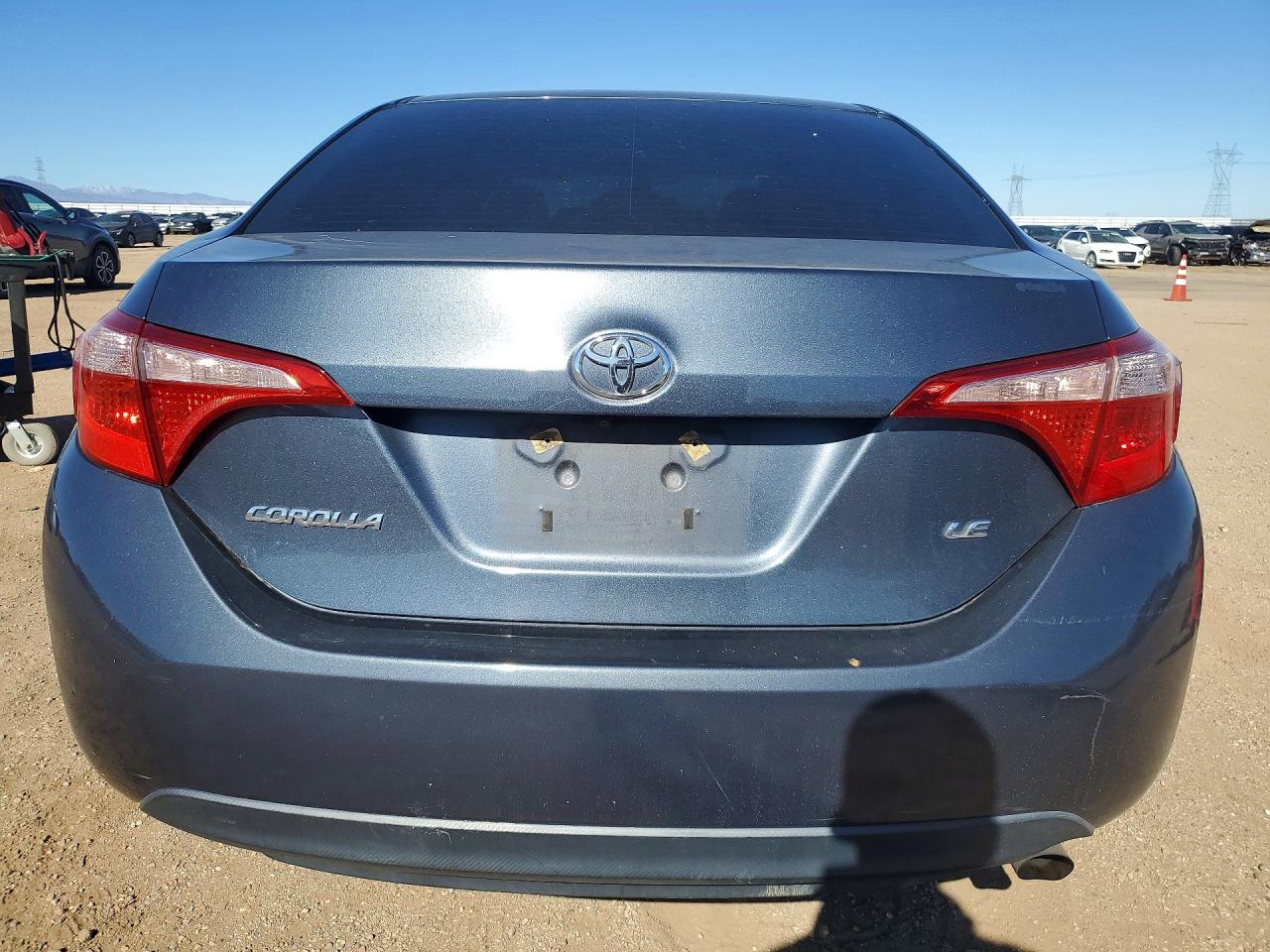 2018 TOYOTA COROLLA LE photo 11