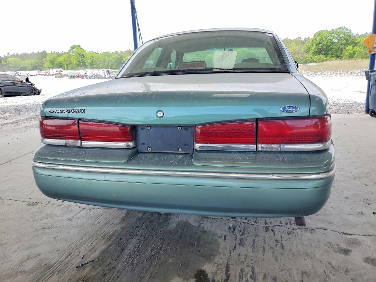 1997 FORD CROWN VICTORIA LX photo 6