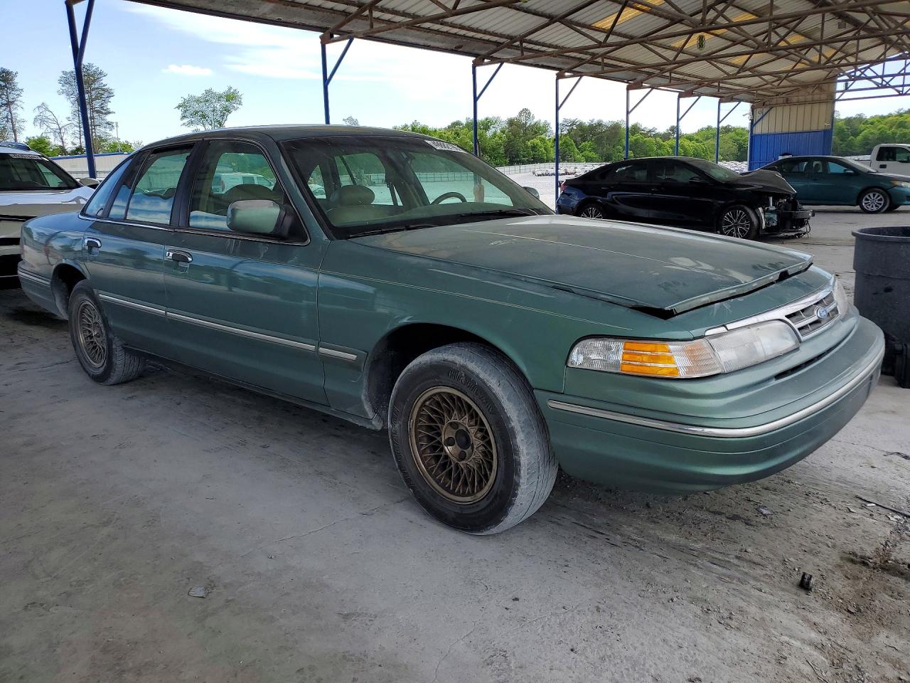 1997 FORD CROWN VICTORIA LX photo 4