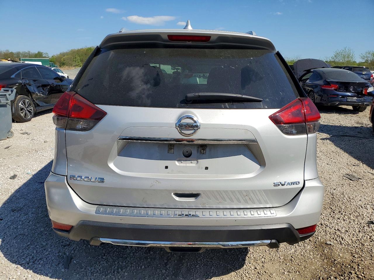 2018 NISSAN ROGUE SV photo 6