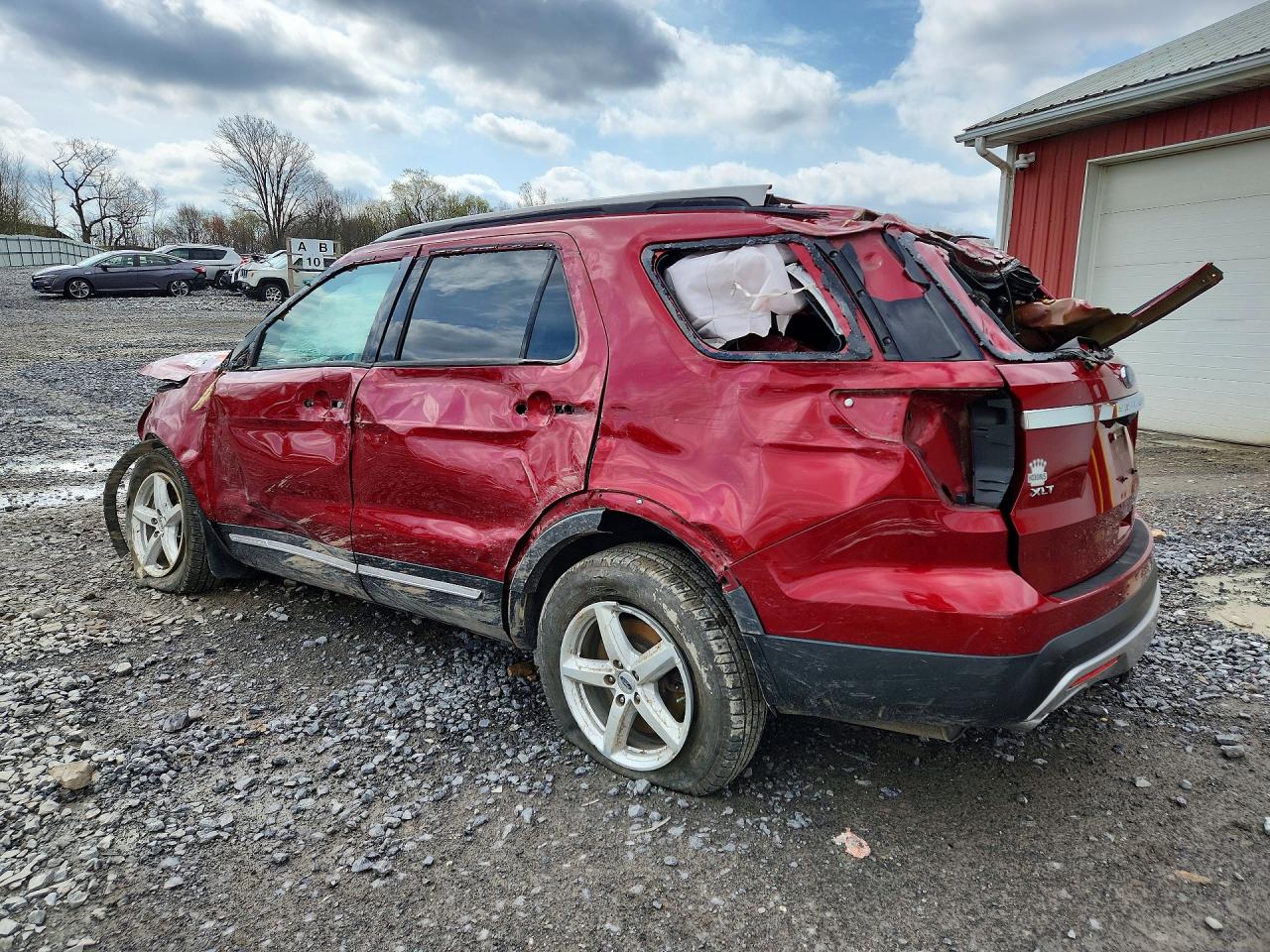 2016 FORD EXPLORER XLT photo 2
