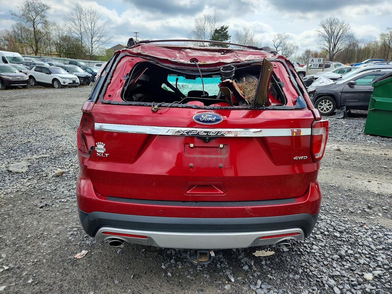 2016 FORD EXPLORER XLT photo 6