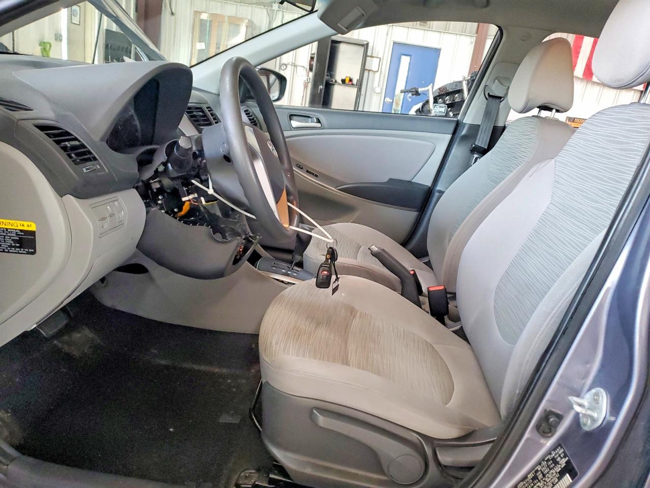 2016 HYUNDAI ACCENT SE photo 13