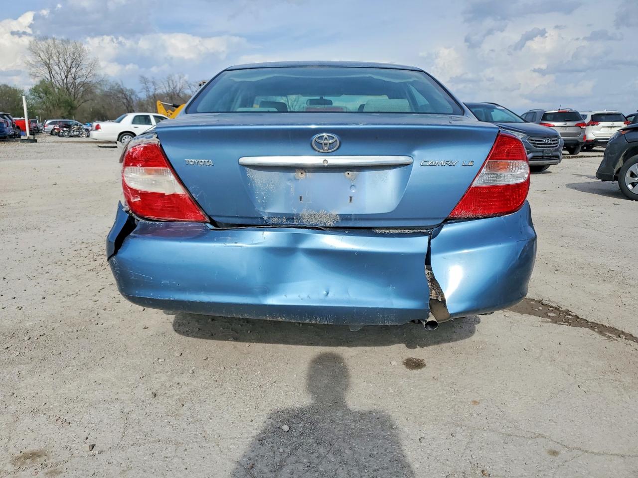 2004 TOYOTA CAMRY LE photo 16