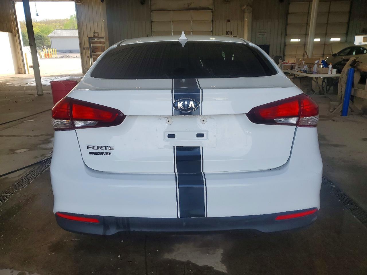 2017 KIA FORTE LX photo 16
