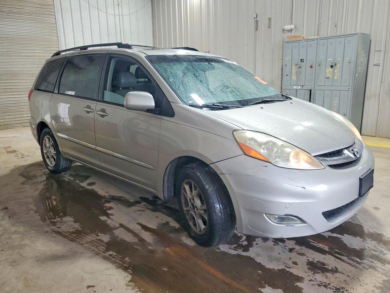 2006 TOYOTA SIENNA XLE photo 7