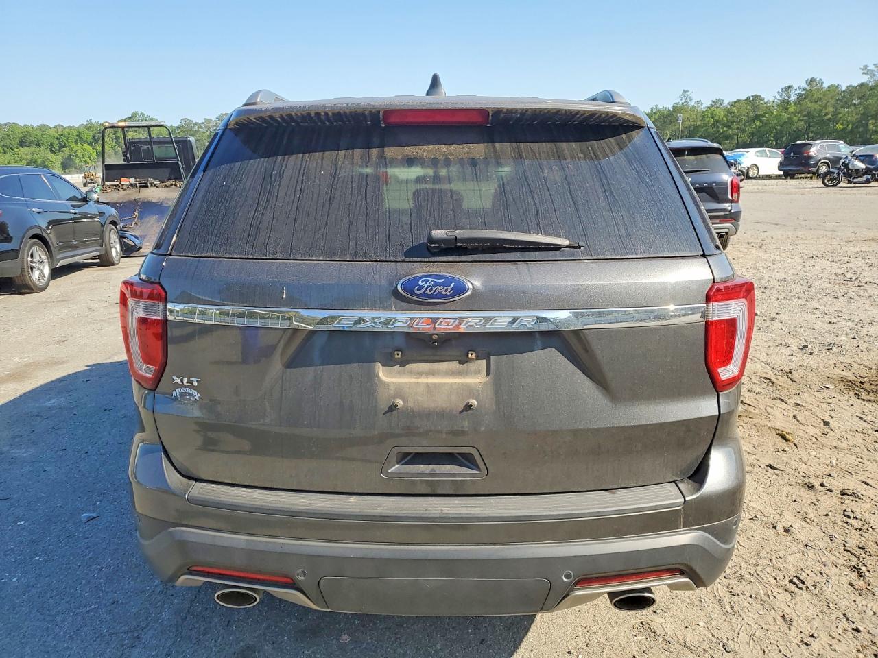 2018 FORD EXPLORER XLT photo 11