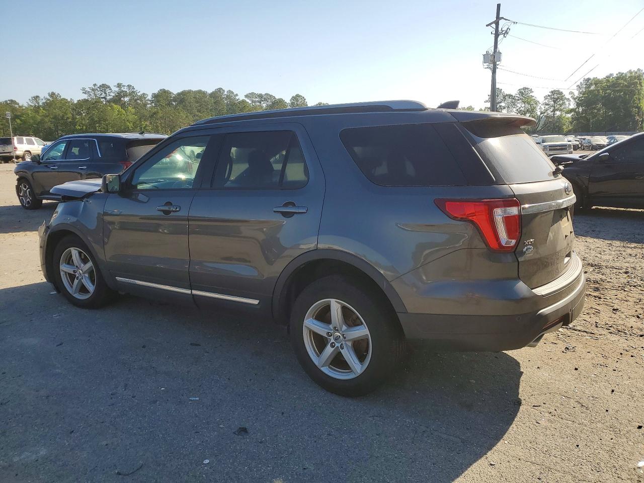 2018 FORD EXPLORER XLT photo 3